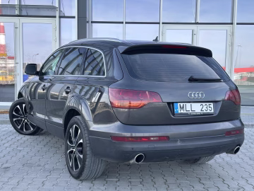 Audi Q7 4