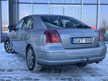 Toyota Avensis 4