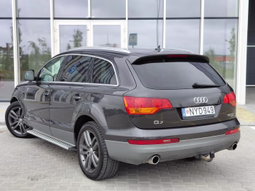 Audi Q7 4