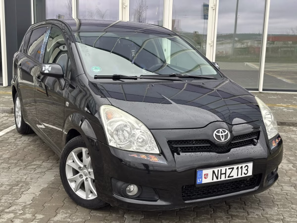 Toyota Corolla Verso 1