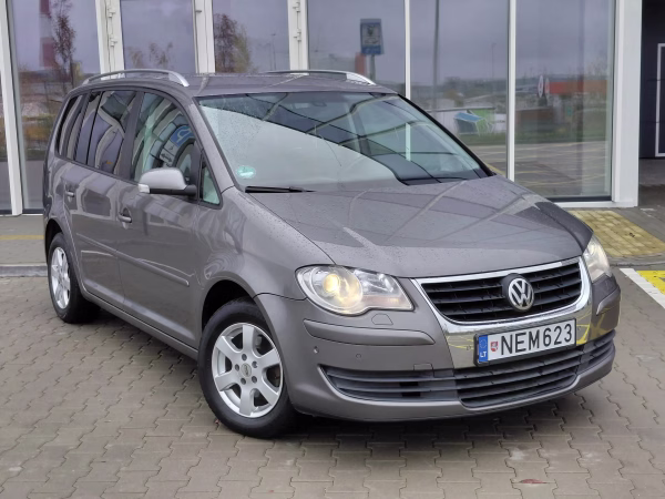 Volkswagen Touran 1