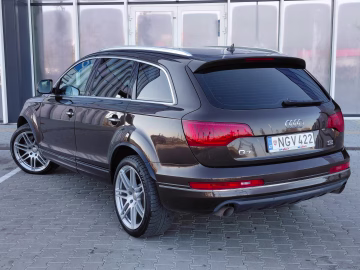 Audi Q7 4