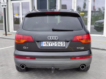 Audi Q7 5