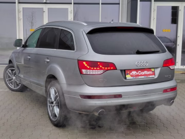Audi Q7 4