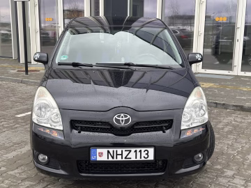 Toyota Corolla Verso 2